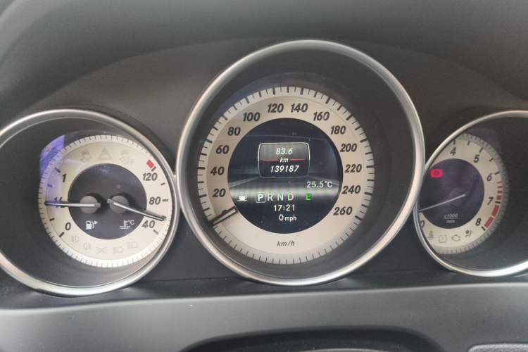 Used Mercedes-Benz C-Class 2010 C 260 CGI Fashion Model Odometer Close Up