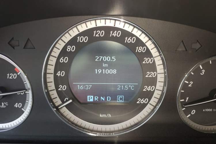 Used Mercedes-Benz C-Class 2010 C 180K Classic model Odometer Close Up