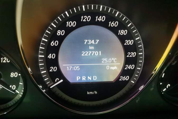 Used Mercedes-Benz C-Class 2010 C 300 Estate Odometer Close Up