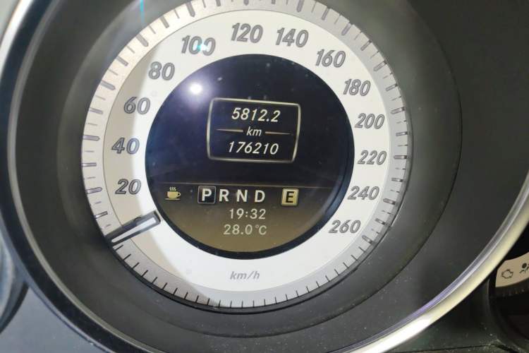 Used Mercedes-Benz C-Class 2010 C 200 CGI Elegance Model Odometer Close Up