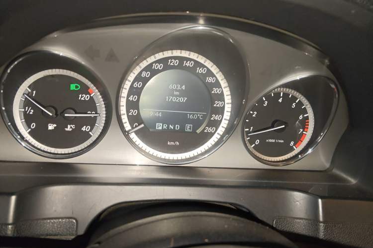 Used Mercedes-Benz C-Class 2010 C 200 CGI Fashion Model Odometer Close Up
