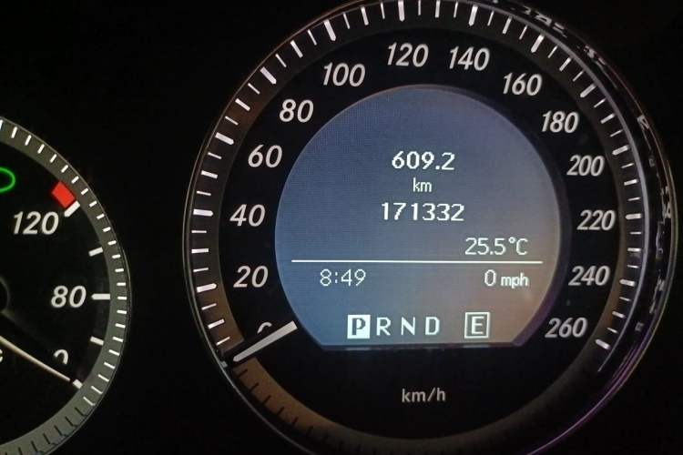 Used Mercedes-Benz C-Class 2010 C 180K Classic model Odometer Close Up