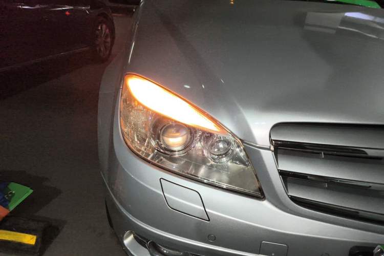 Used Mercedes-Benz C-Class 2010 C 200 CGI Fashion Model Right Front Headlight