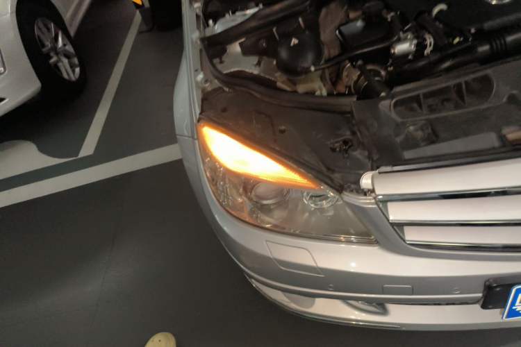 Used Mercedes-Benz C-Class 2010 C 200 CGI Fashion Model Right Front Headlight