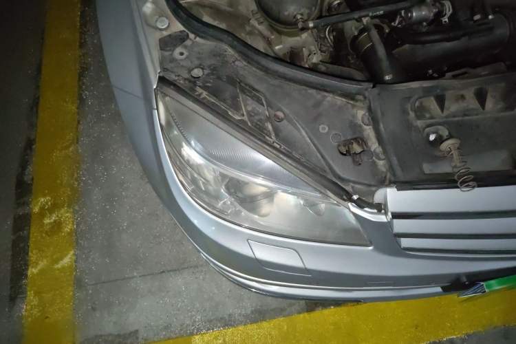 Used Mercedes-Benz C-Class 2010 C 200 CGI Fashion Model Right Front Headlight