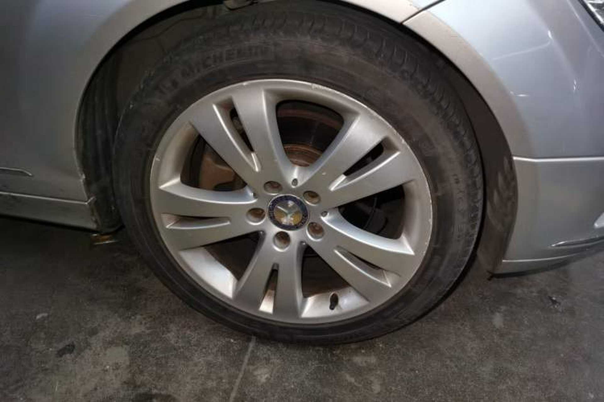 Used Mercedes-Benz C-Class 2010 C 200 CGI Fashion Model Right Front Wheel Hub