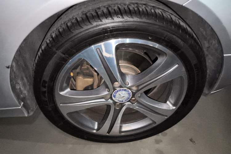 Used Mercedes-Benz C-Class 2010 C 200 CGI Fashion Model Right Front Wheel Hub
