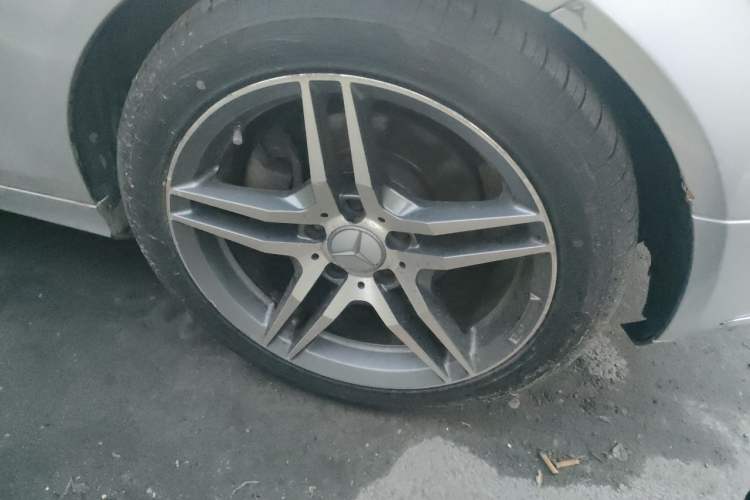 Used Mercedes-Benz C-Class 2010 C 200 CGI Elegance Model Right Front Wheel Hub
