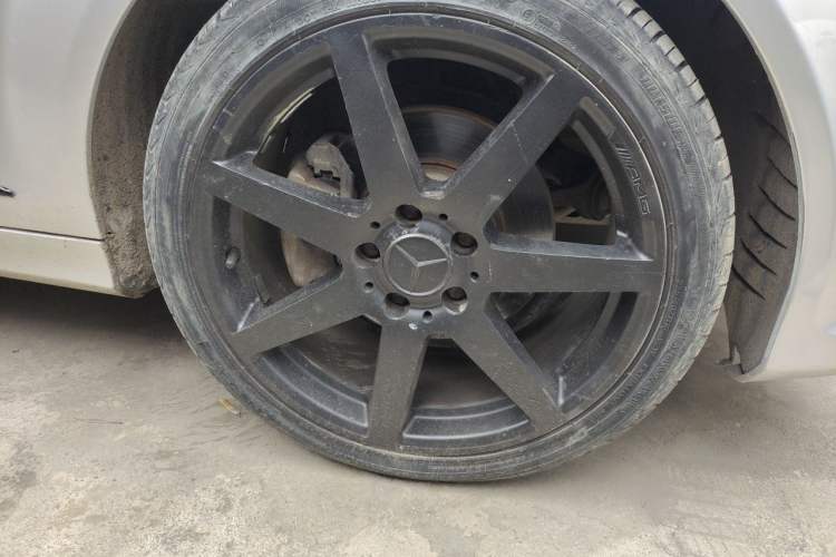 Used Mercedes-Benz C-Class 2010 C 200 CGI Fashion Model Right Front Wheel Hub