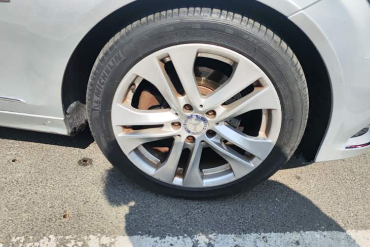 Used Mercedes-Benz C-Class 2010 C 200 CGI Elegance Model Right Front Wheel Hub
