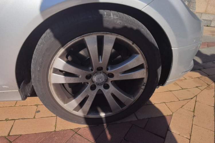 Used Mercedes-Benz C-Class 2010 C 200 CGI Fashion Model Right Front Wheel Hub