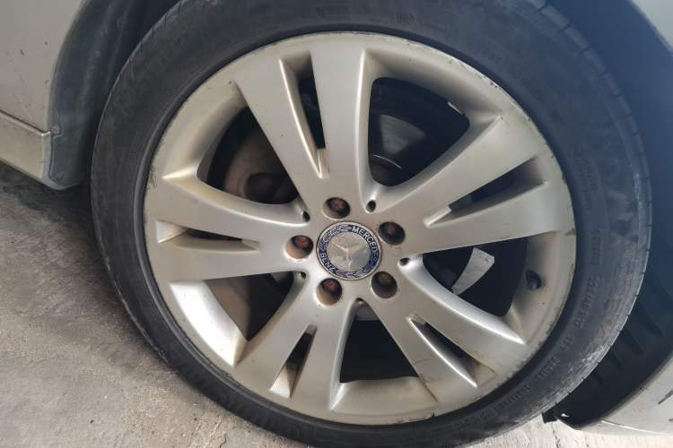 Used Mercedes-Benz C-Class 2010 C 200 CGI Fashion Model Right Front Wheel Hub