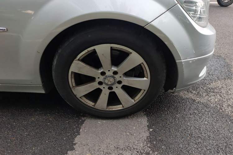 Used Mercedes-Benz C-Class 2010 C 180K Classic model Right Front Wheel Hub