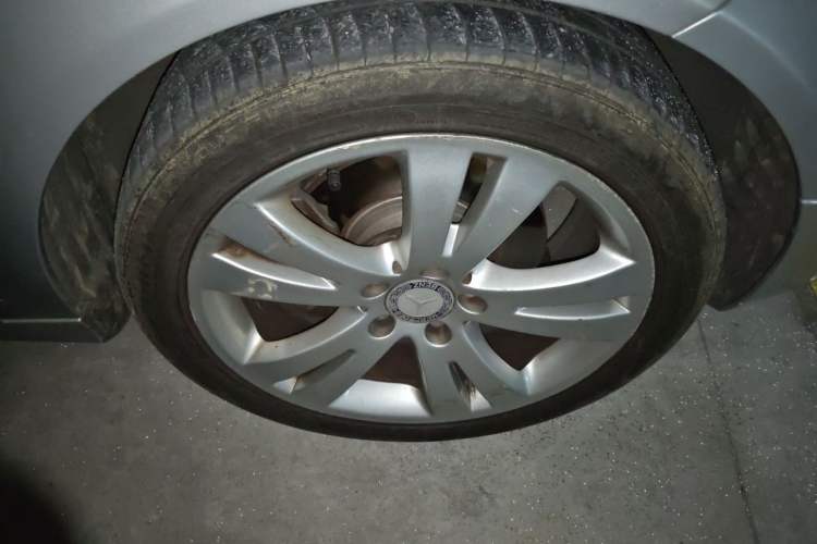 Used Mercedes-Benz C-Class 2010 C 200 CGI Fashion Model Right Front Wheel Hub