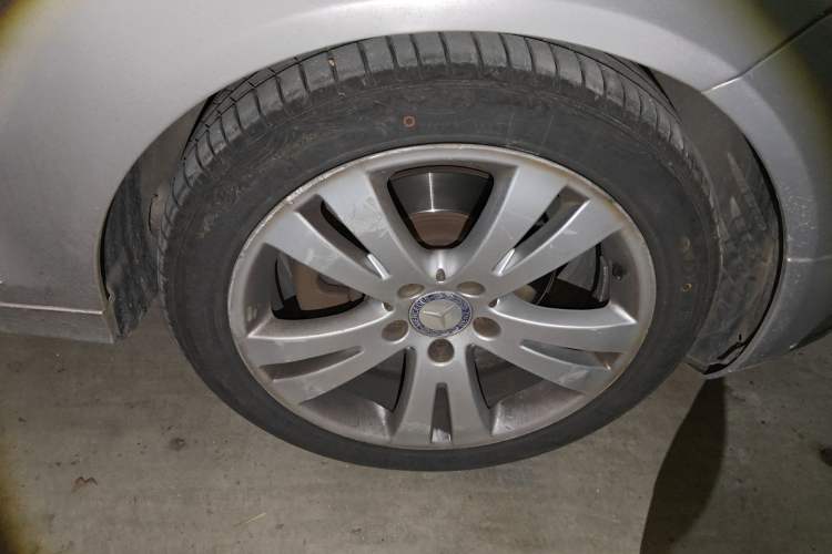 Used Mercedes-Benz C-Class 2010 C 200 CGI Fashion Model Right Front Wheel Hub