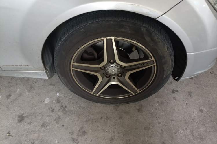 Used Mercedes-Benz C-Class 2010 C 180K Classic model Right Front Wheel Hub