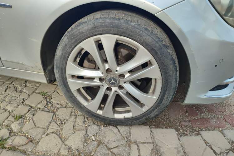 Used Mercedes-Benz C-Class 2010 C 200 CGI Fashion Model Right Front Wheel Hub