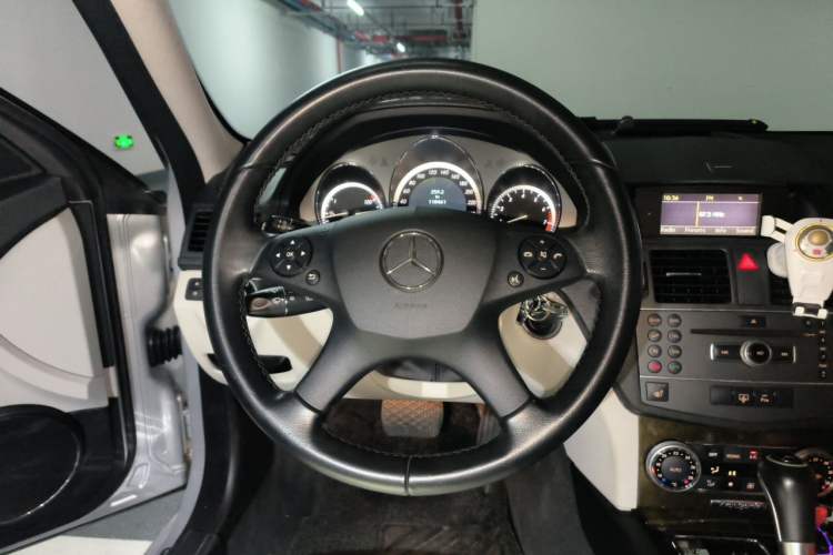 Used Mercedes-Benz C-Class 2010 C 200 CGI Fashion Model Steering Wheel