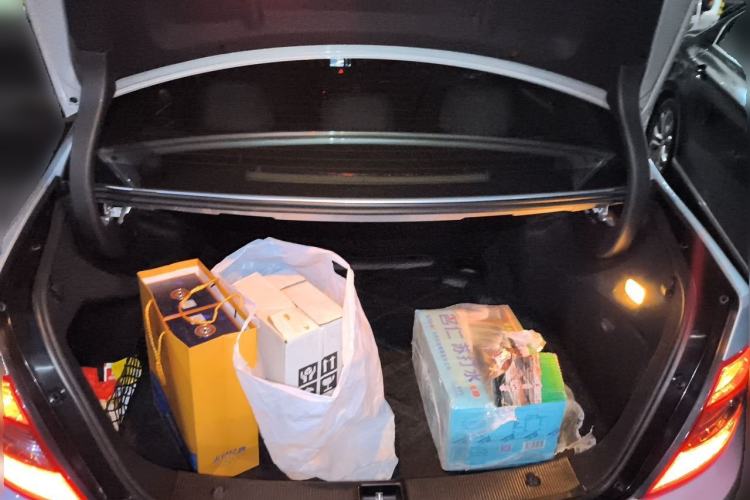 Used Mercedes-Benz C-Class 2010 C 200 CGI Fashion Model Trunk