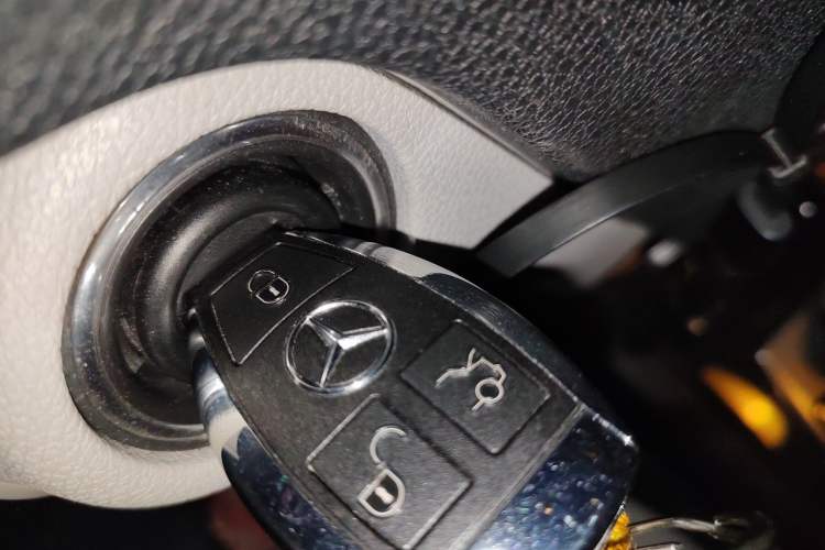 Used Mercedes-Benz C-Class 2010 C 200 CGI Fashion Model Vehicle Key