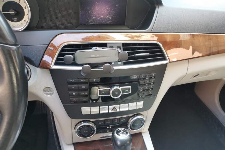 Used Mercedes-Benz C-Class 2010 C 200 CGI Elegance Model Audio And AC Panel