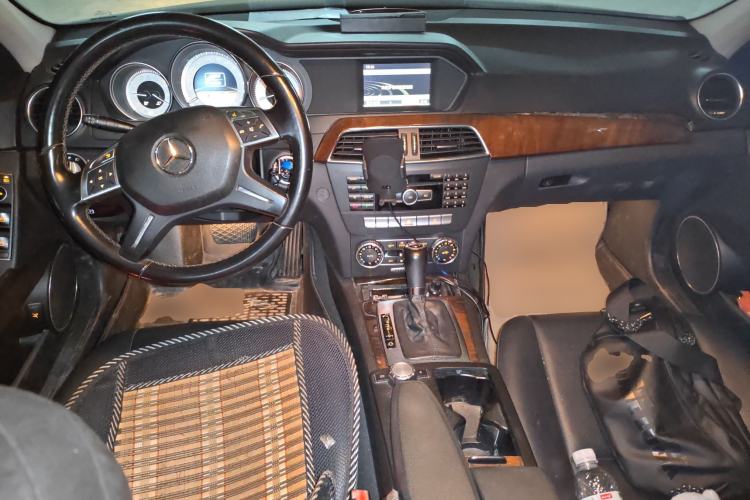 Used Mercedes-Benz C-Class 2010 C 200 CGI Elegance Model Center Console