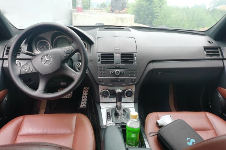 Used Mercedes-Benz C-Class 2010 C 300 Estate Center Console