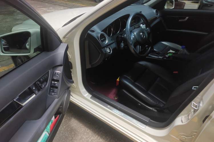 Used Mercedes-Benz C-Class 2010 C 200 CGI Fashion Model Driver Seat