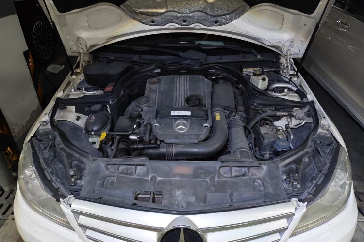 Used Mercedes-Benz C-Class 2010 C 200 CGI Elegance Model Engine Bay
