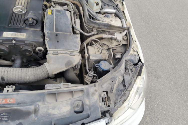 Used Mercedes-Benz C-Class 2010 C 180K Classic model Engine Bay Left