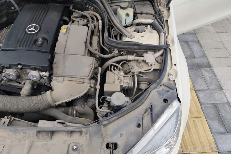 Used Mercedes-Benz C-Class 2010 C 180K Classic model Engine Bay Left