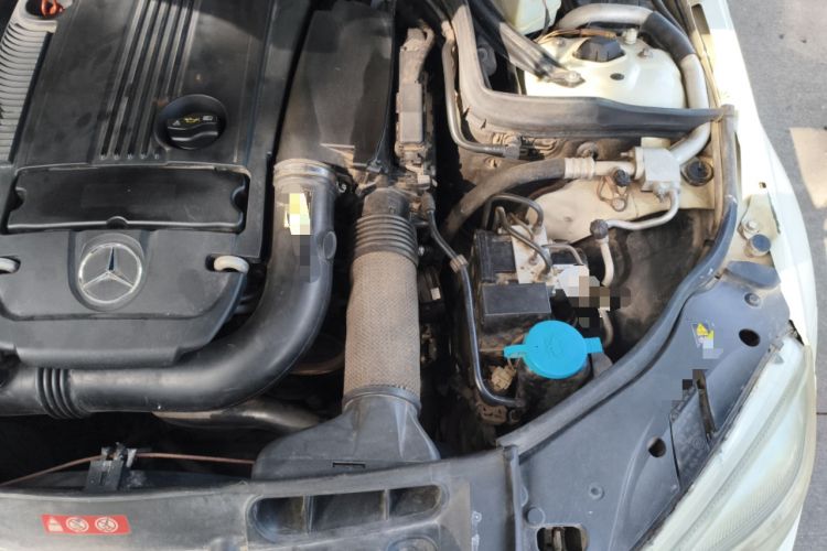 Used Mercedes-Benz C-Class 2010 C 200 CGI Fashion Model Engine Bay Left