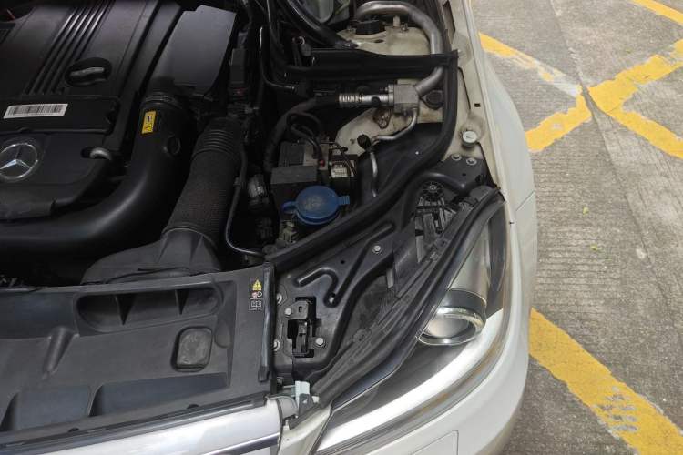 Used Mercedes-Benz C-Class 2010 C 200 CGI Fashion Model Engine Bay Left