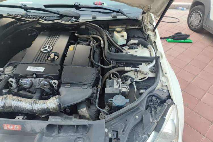 Used Mercedes-Benz C-Class 2010 C 180K Classic model Engine Bay Left