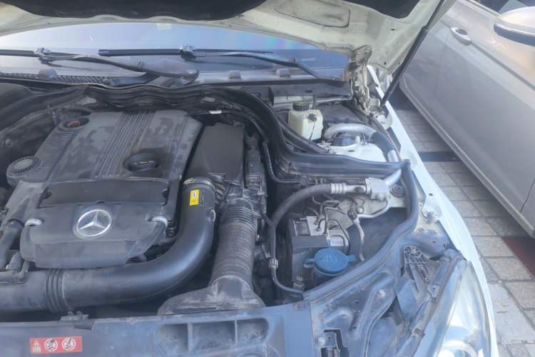 Used Mercedes-Benz C-Class 2010 C 200 CGI Fashion Model Engine Bay Left
