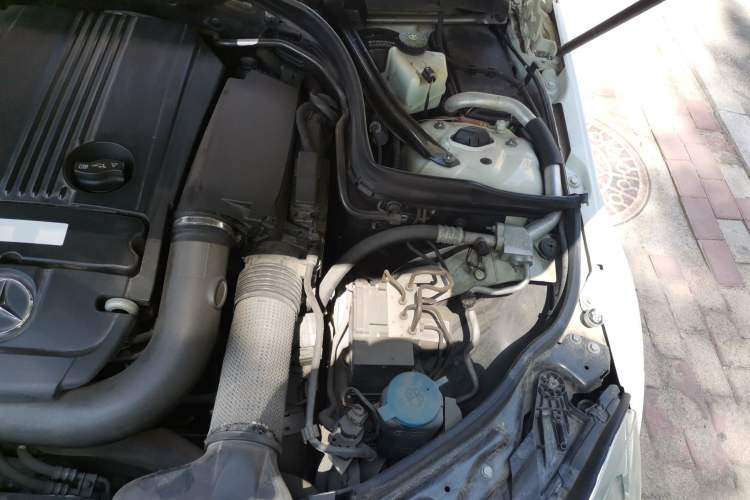 Used Mercedes-Benz C-Class 2010 C 200 CGI Elegance Model Engine Bay Left