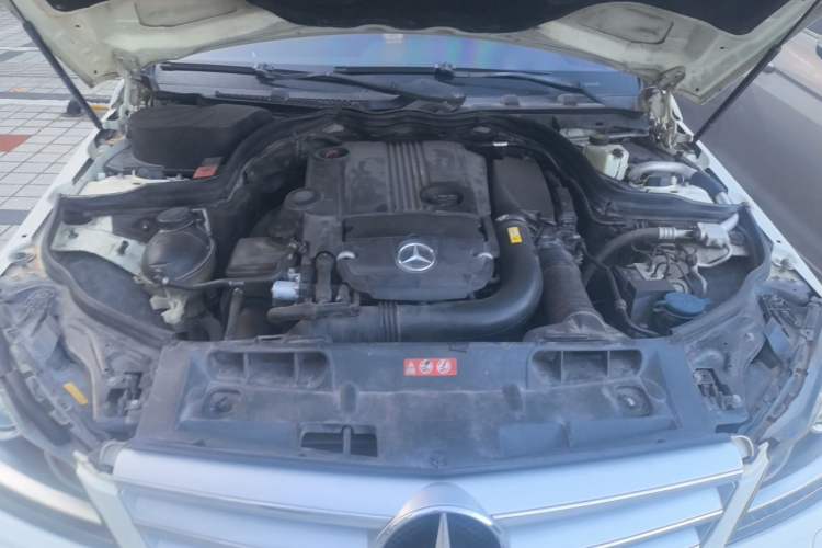 Used Mercedes-Benz C-Class 2010 C 200 CGI Fashion Model Engine Bay
