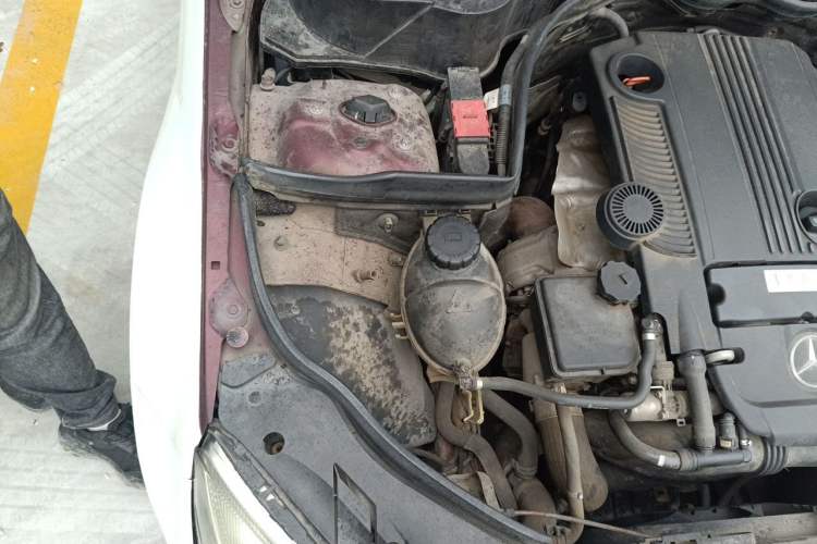 Used Mercedes-Benz C-Class 2010 C 200 CGI Elegance Model Engine Bay Right