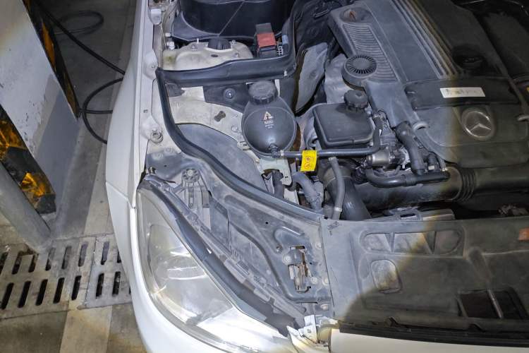 Used Mercedes-Benz C-Class 2010 C 200 CGI Elegance Model Engine Bay Right