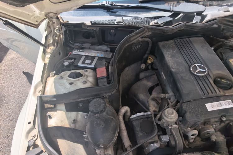 Used Mercedes-Benz C-Class 2010 C 180K Classic model Engine Bay Right