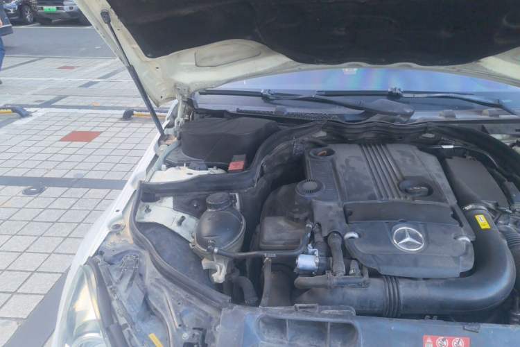 Used Mercedes-Benz C-Class 2010 C 200 CGI Fashion Model Engine Bay Right