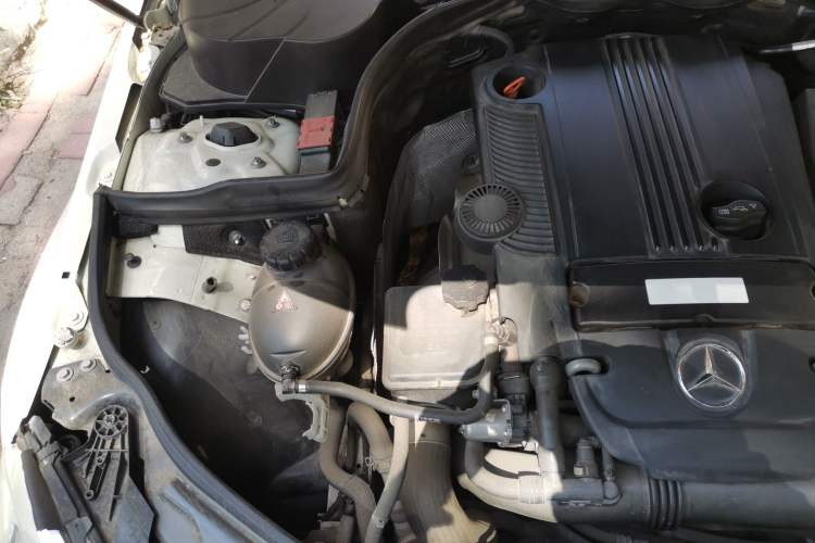Used Mercedes-Benz C-Class 2010 C 200 CGI Elegance Model Engine Bay Right
