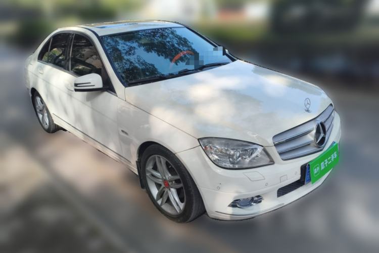 Used Mercedes-Benz C-Class 2010 C 200 CGI Fashion Model Front Right 45 Deg