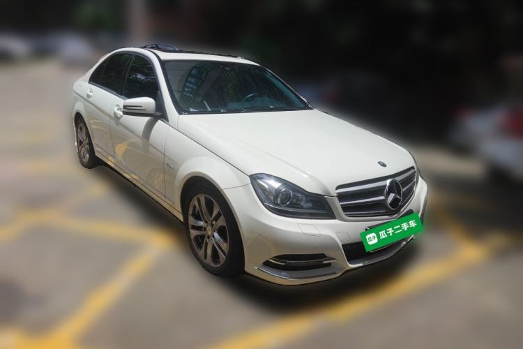 Used Mercedes-Benz C-Class 2010 C 200 CGI Fashion Model Front Right 45 Deg