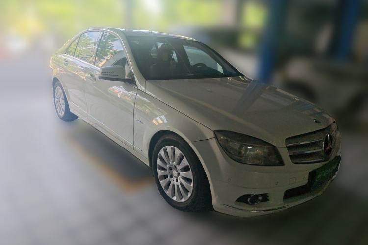 Used Mercedes-Benz C-Class 2010 C 200 CGI Elegance Model Front Right 45 Deg