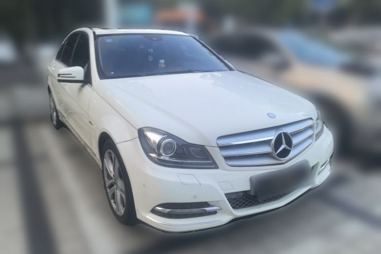 Used Mercedes-Benz C-Class 2010 C 200 CGI Fashion Model Front Right 45 Deg