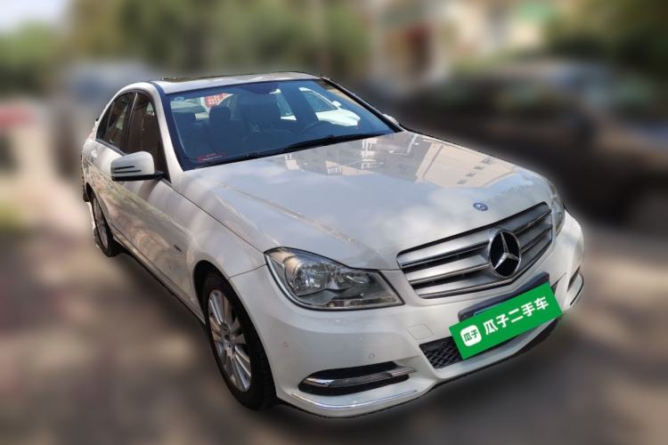 Used Mercedes-Benz C-Class 2010 C 200 CGI Elegance Model Front Right 45 Deg