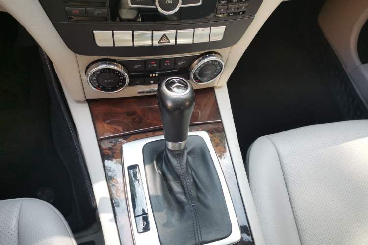 Used Mercedes-Benz C-Class 2010 C 200 CGI Elegance Model Gear Lever