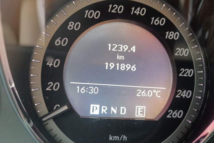 Used Mercedes-Benz C-Class 2010 C 200 CGI Elegance Model Odometer Close Up