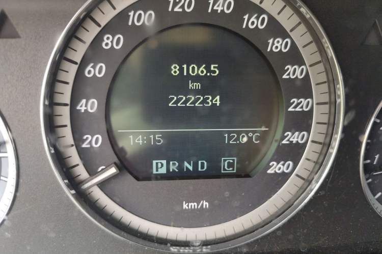 Used Mercedes-Benz C-Class 2010 C 180K Classic model Odometer Close Up